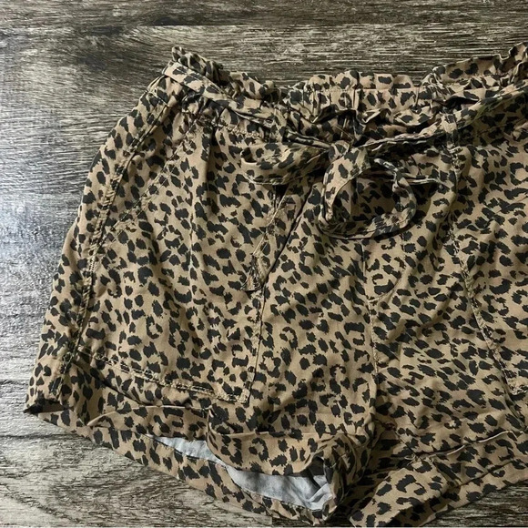 {Aerie} Leopard Print High-Waisted Camp Shorts - Picture 5 of 6